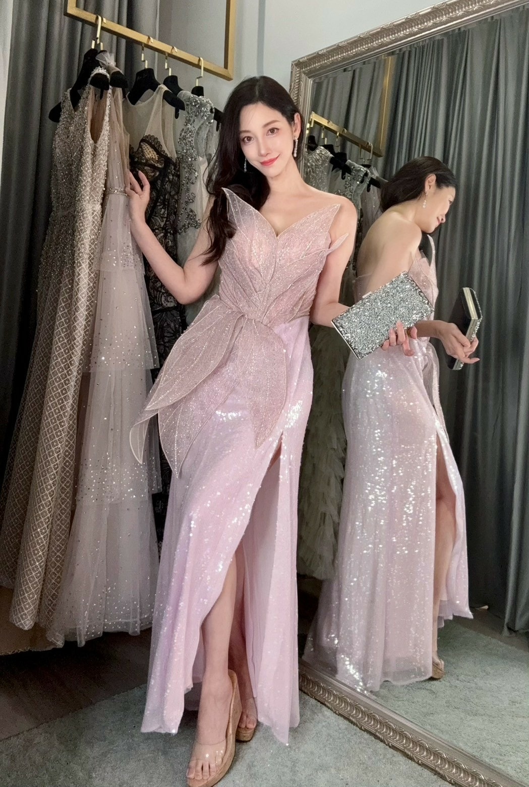 侑樂精品禮服台中店化身一日店長開箱 2025 新款搶先看! 媽媽禮服出租 婆婆禮服 婚宴禮服 主持人禮服 晚宴禮服 各式禮服租借 各種社交聚會場合晚宴禮服