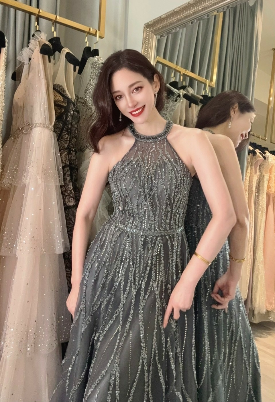 侑樂精品禮服台中店化身一日店長開箱 2025 新款搶先看! 媽媽禮服出租 婆婆禮服 婚宴禮服 主持人禮服 晚宴禮服 各式禮服租借 各種社交聚會場合晚宴禮服