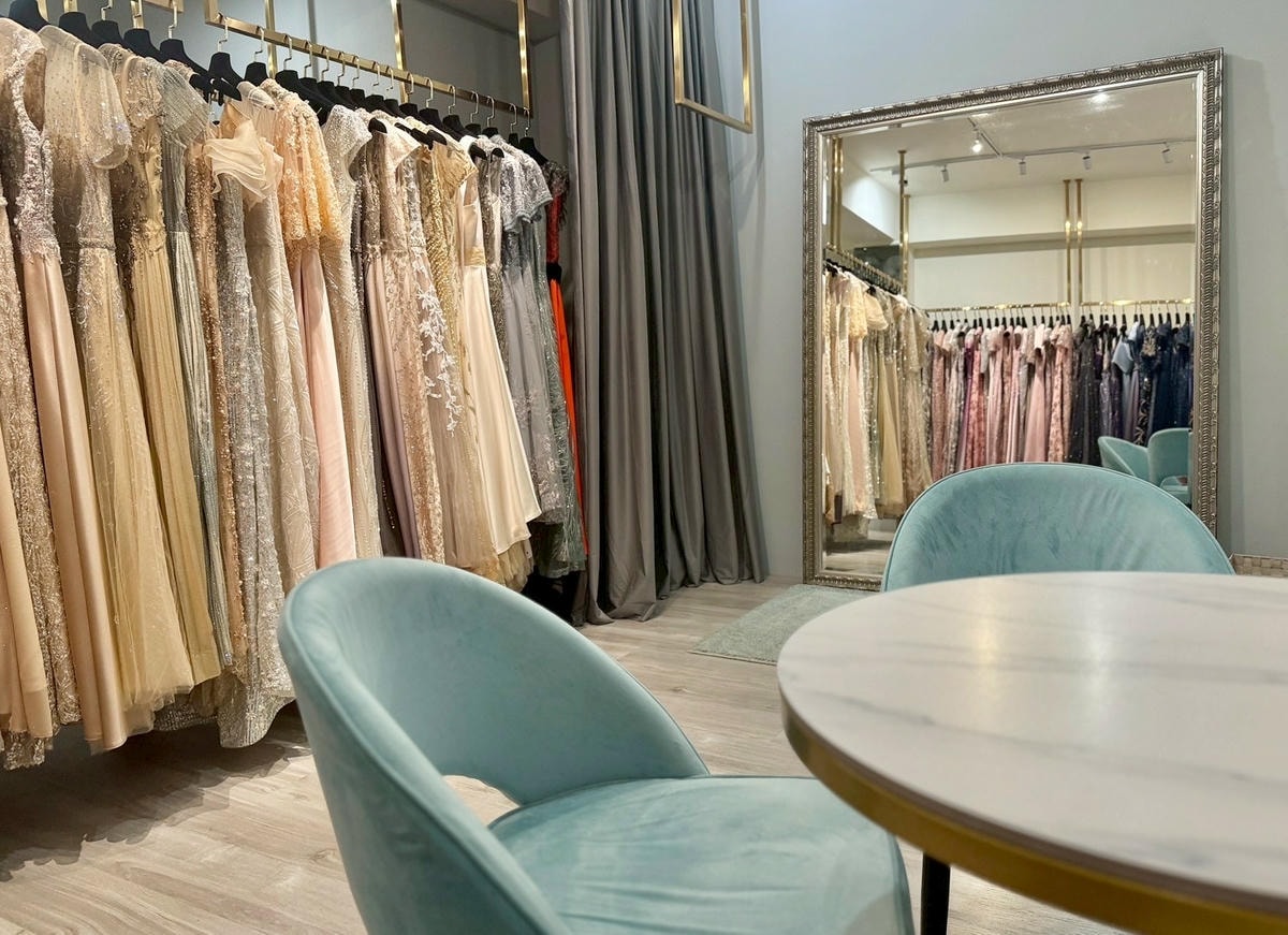 侑樂精品禮服台中店化身一日店長開箱 2025 新款搶先看! 媽媽禮服出租 婆婆禮服 婚宴禮服 主持人禮服 晚宴禮服 各式禮服租借 各種社交聚會場合晚宴禮服