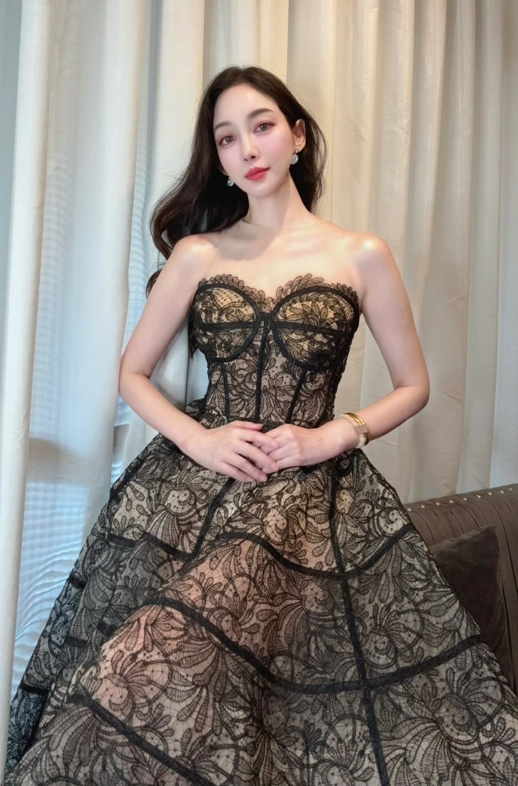 侑樂精品禮服台中店化身一日店長開箱 2025 新款搶先看! 媽媽禮服出租 婆婆禮服 婚宴禮服 主持人禮服 晚宴禮服 各式禮服租借 各種社交聚會場合晚宴禮服