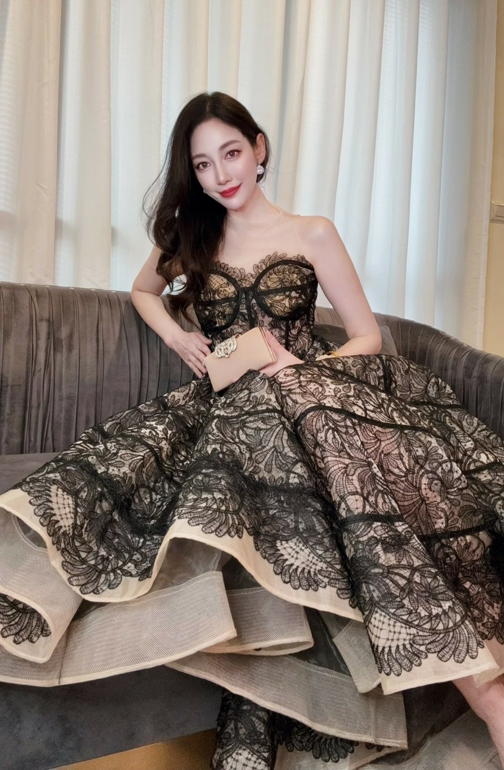 侑樂精品禮服台中店化身一日店長開箱 2025 新款搶先看! 媽媽禮服出租 婆婆禮服 婚宴禮服 主持人禮服 晚宴禮服 各式禮服租借 各種社交聚會場合晚宴禮服