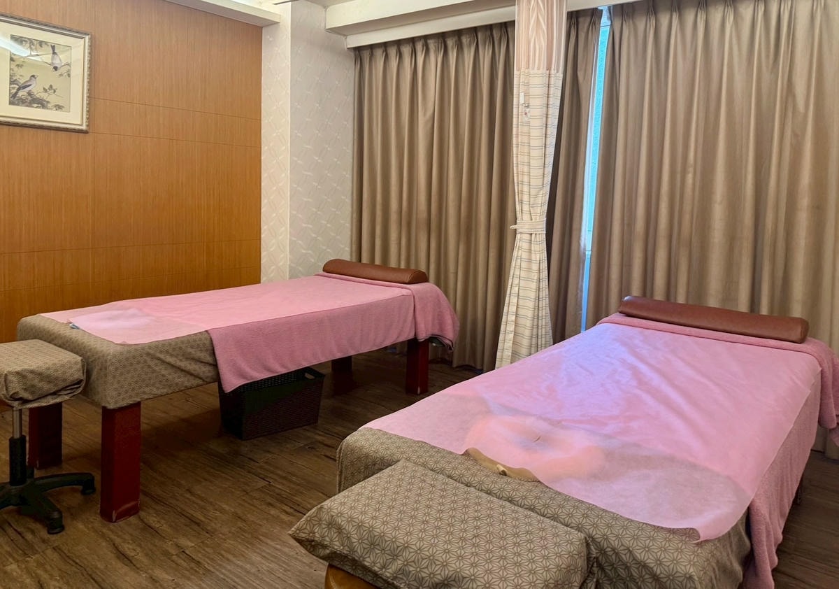 文內有800元優惠卷 板橋山本主體養生會館 獨家專利水晶 板橋按摩推薦-山本主體養生會館 獨家專利水晶泥泡腳30分鐘+