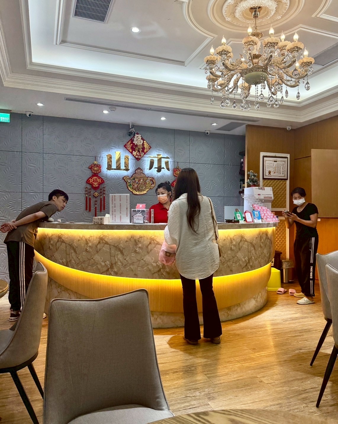 文內有800元優惠卷 板橋山本主體養生會館 獨家專利水晶 板橋按摩推薦-山本主體養生會館 獨家專利水晶泥泡腳30分鐘+