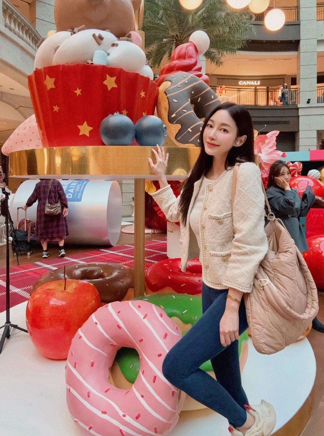2025 BELLAVITA 貴婦百貨寶麗廣場 聖誕巨熊的豪華餐桌正式登場!